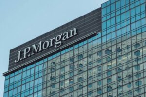 jpmorgan-becomes-the-first-bank-in-the-us-to-move-bitcoin-to-retail-clients.jpg