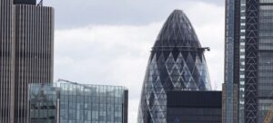 Лондонский городской пейзаж с изображением корнишона