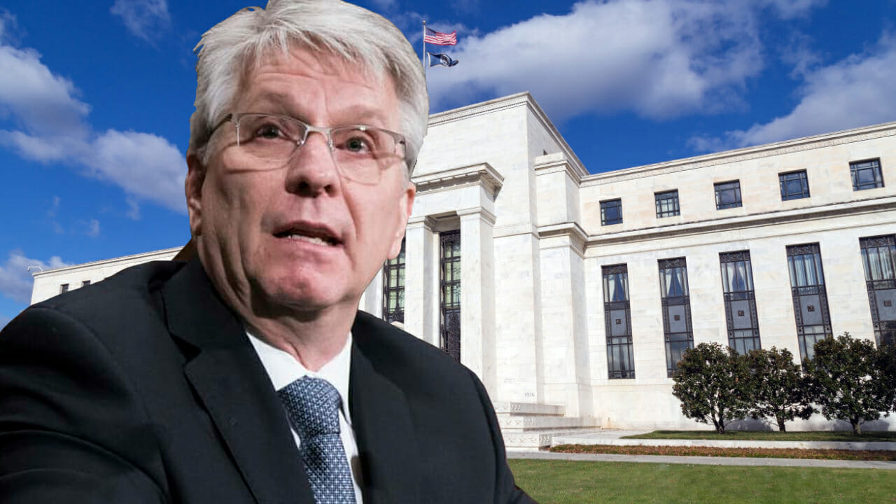 fed-governor-says-‘blockchain-is-totally-overrated,’-claims-crypto-is-‘just-electronic-gold’