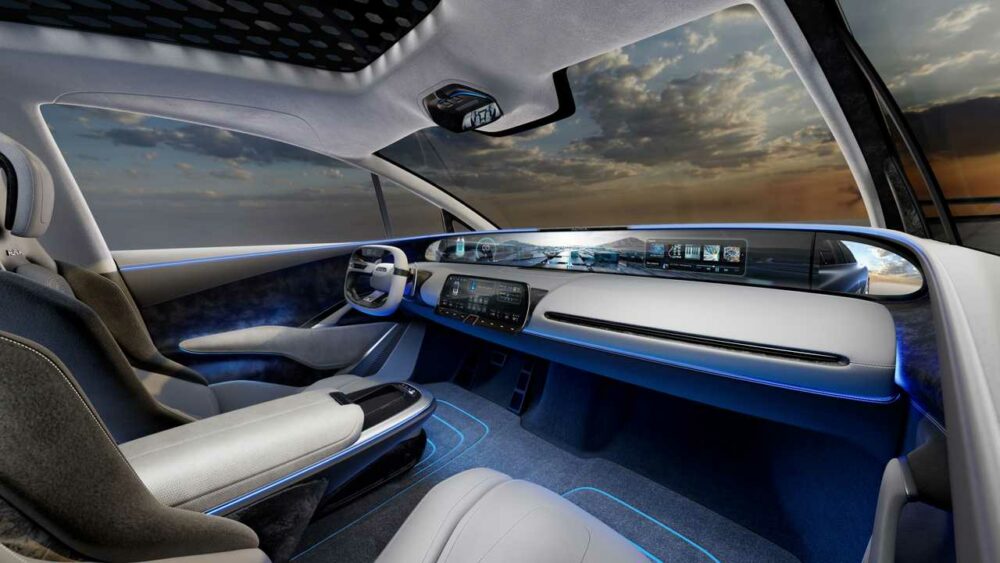 Aehra SUV Interior Reveal näyttää massiivisen teleskooppisen digitaalisen näytön