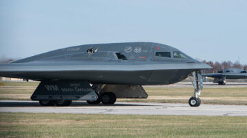 AFGSC выводит флот B-2 из строя после недавней аварийной посадки и пожара на авиабазе Уайтмен