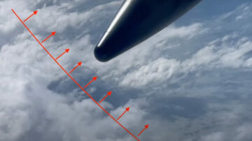Premčni udarni val, ujet na kamero, ko Starfighter leti s hitrostjo 1.7 macha nad Florido