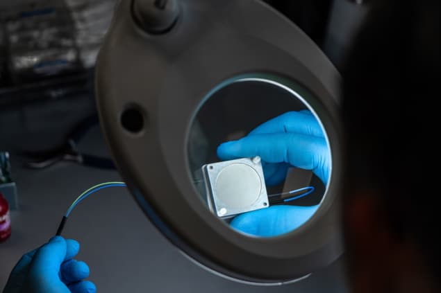 I nanosensori di spostamento capacitivo sono realizzati su misura in ambienti estremi