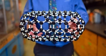 „Fullertubes” se alătură familiei de cristale de carbon