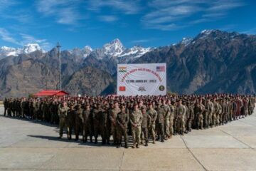Exércitos da Índia e dos EUA realizam exercícios perto da disputada fronteira com a China