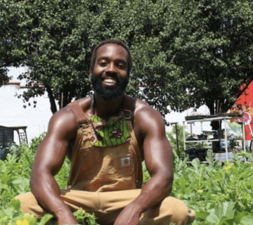 Kofi Thomas sammelt Spenden für ein Ökosystem des Wandels
