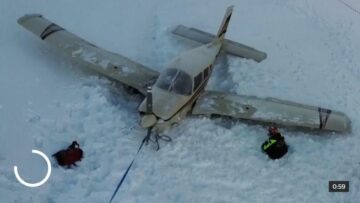 Pendaratan darurat ajaib dari pesawat olahraga kecil di Dolomites