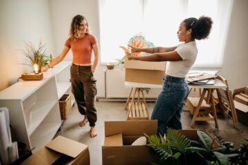 Должен ли я арендовать или продать свой дом? Что нужно знать, прежде чем принять решение (2022)
