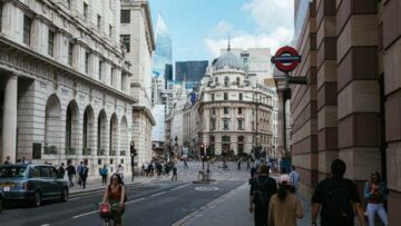 TfL tähistab Londoni bussides kontaktivaba maksmise kümnendit