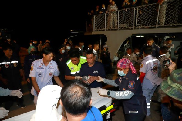 Tajska marynarka wojenna poszukuje 31 zaginionych marynarzy po zatonięciu statku