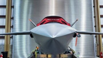 XQ-58 Valkyrie UAV는 Kratos Flies 개선된 블록 2 변종으로 Eglin AFB에 전달