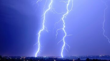 Zig-zag lightning could be mediated by metastable oxygen