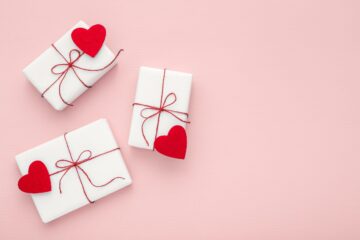 27 найкращих подарунків до Дня святого Валентина у 2023 році