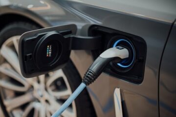 4 Things to Know Before Buying an Electric Car
