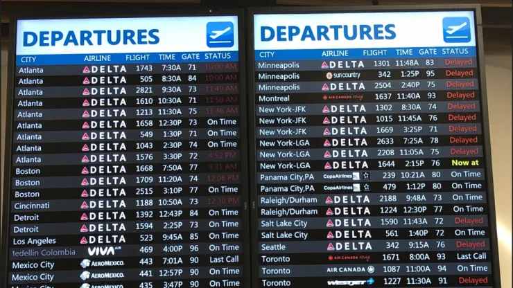 All flights in the US grounded for the first time since 9/11 after FAA suffered a system outage; air traffic resumes