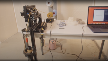 O mașină de filat automată cu hardware deschis