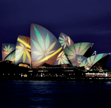 Avustralyalı Aktivistler, 4/20 Sidney Opera Binası Projeksiyon Protestosu İçin Suçlamayla Karşı Karşıya