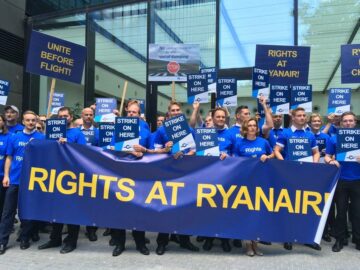 Het in België gevestigde personeel van Ryanair stelt het management een ultimatum: ze zullen twee weekenden per maand staken