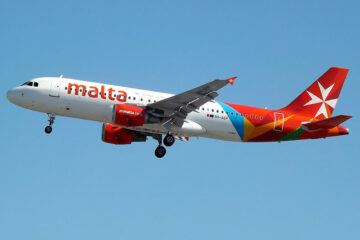 Fugleangreb sender Air Malta-flyet tilbage til Berlin