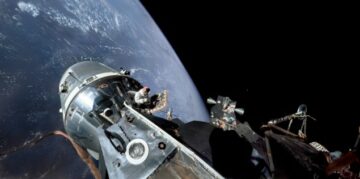 NASA のアポロ計画の象徴的な写真に新しい命を吹き込む