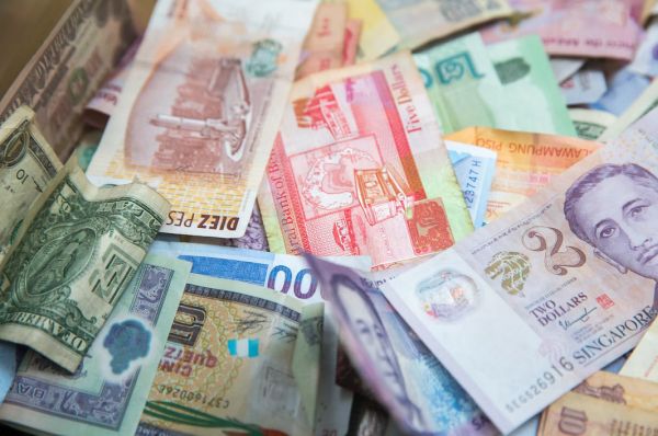 Unsplash Jason Leung fiat currencies - Credit Suisse: Statecraft and De-dollarization