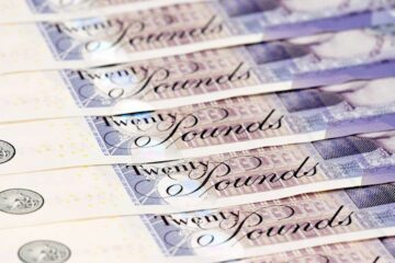 ينزلق زوج إسترليني/دولار GBP/USD إلى 1.2350 وسط مبيعات التجزئة المتشائمة في المملكة المتحدة ومخاوف بنك الاحتياطي الفيدرالي