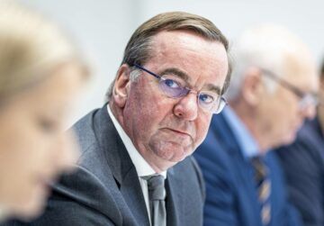 Tyskland ska utse regional tjänsteman till försvarsminister
