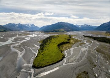 Glaciäromgiven jaktstuga fortsätter en 100-årig tradition i Nya Zeeland