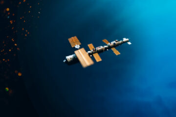 LM 400宇宙船に搭載された宇宙での長距離通信を実証するIPFS