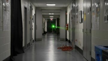 Laser skulpterar en vågledare i campus korridor, fysiken om hur jazzen får sitt sväng