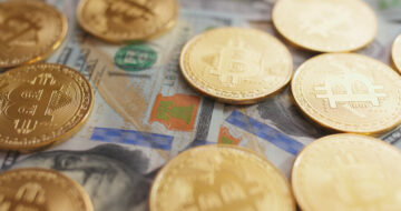 Piețe: Bitcoin se menține la cel mai mare nivel din ultimele 4 luni, peste 22,000 de dolari, iar plafonul de piață a cripto-ului din nou peste 1 trilion de dolari