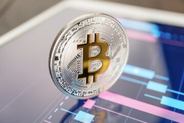 Markten: Bitcoin glijdt weg, Ether ongewijzigd, Dogecoin wint het meeste van de top 10 munten