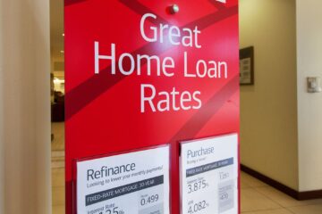 随着房主利用较低的利率，抵押贷款再融资需求激增