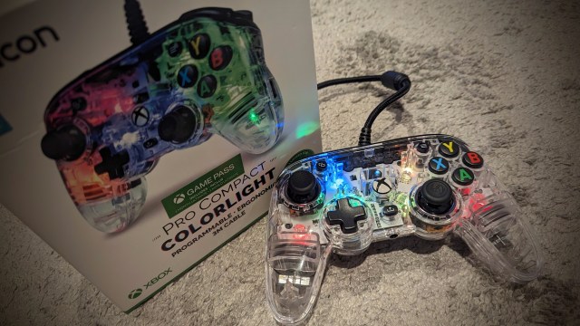 NACON Pro Compact Colorlighti kontroller Xboxi ülevaate jaoks