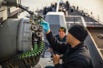 Navy sikter mot 75 'oppdragsklare' overflateskip midt i beredskapskjøring