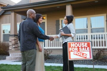 تحسنت مبيعات المنازل المعلقة في يناير مع عودة المزيد من المشترين