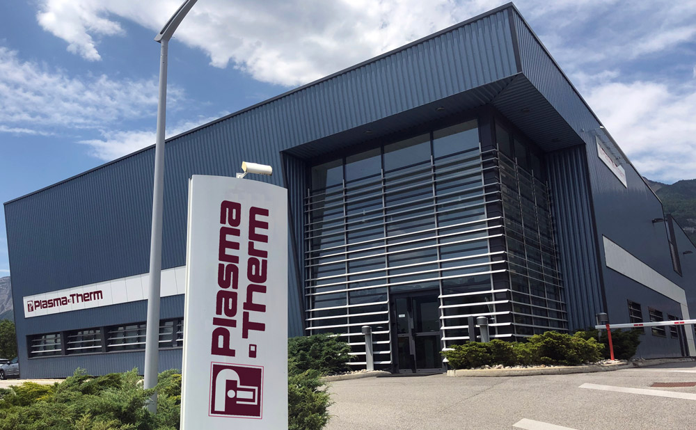 Zakład Plasma-Therm w Grenoble sprawił, że centrala w regionie EMEA skoncentrowała się na rozwoju zasilania, łączności bezprzewodowej, pamięci, czujników i urządzeń MEMS