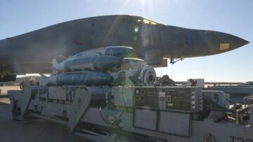 Bom nạp sẵn được cài đặt trên máy bay ném bom B-1B Lancer lần đầu tiên sau 30 năm