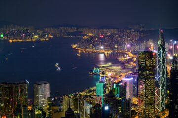 Kebijakan proaktif menciptakan momen "angin timur" untuk Hong Kong dalam pertempuran untuk kepemimpinan fintech (Raja Leung)