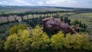 Roma Yakınındaki Romantik Çiftlik Evi Pastoral Bir Ortamın Keyfini Çıkarıyor