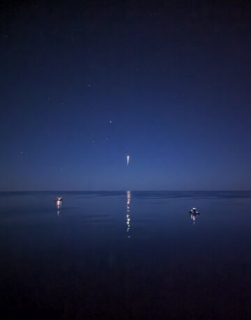 SpaceX Dragon貨物カプセルがメキシコ湾で夜明け前に着水する