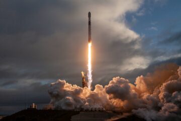 SpaceX 在今年从范登堡发射的首次发射中围绕另外 51 颗 Starlink 卫星运行