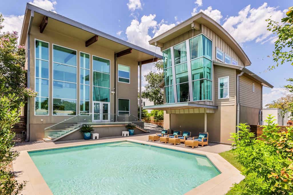 Timeless Contemporary In Austin’s Tarrytown Is A Head-Turner