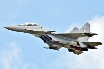 Dve indijski vojaški letali sta strmoglavili po trčenju v zraku