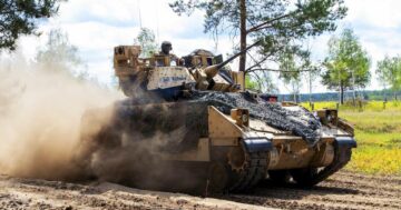 अमेरिका और जर्मनी ने यूक्रेन के लिए पैदल सेना से लड़ने वाले वाहन गिरवी रखे