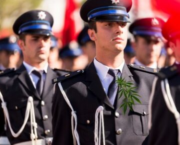 Warum ist die Polizeiakademie leer? Rekruten würden lieber Gras rauchen, als Polizisten zu sein, sagen Polizeichefs