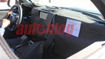 El interior de la Toyota Tacoma 2024 comienza a tomar forma en fotos espía