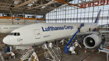 Letalo Lufthansa Cargo je prvo tovorno letalo na svetu, ki je vzletelo s tehnologijo AeroSHARK, ki učinkovito izpušča CO2