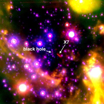 Sebuah benda misterius sedang diseret ke dalam lubang hitam supermasif di pusat Bima Sakti