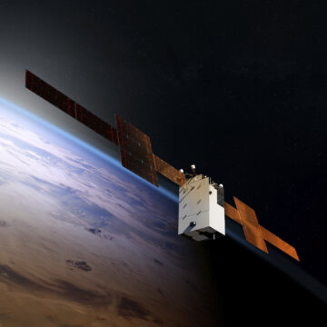 Σύμφωνα με τις οδηγίες του Κογκρέσου, η Διαστημική Δύναμη για την προμήθεια δορυφόρου επικοινωνιών ευρείας ζώνης